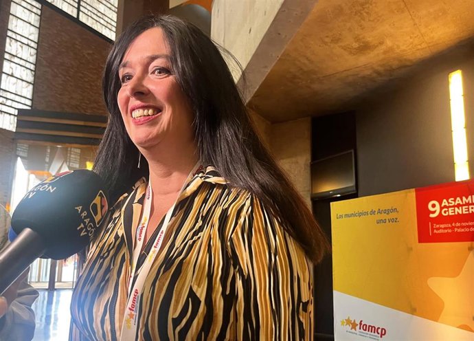 La alcaldesa de Huesca, Lorena Orduna, en la Asamblea Extraordinaria de la FAMCP.