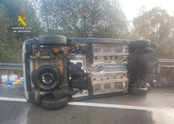 Coche volcado en la A-66, en sentido Gijón