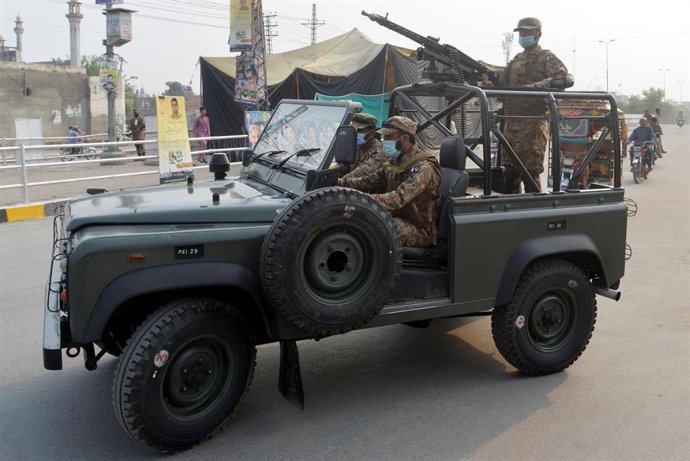 Archivo - Militares de Pakistán