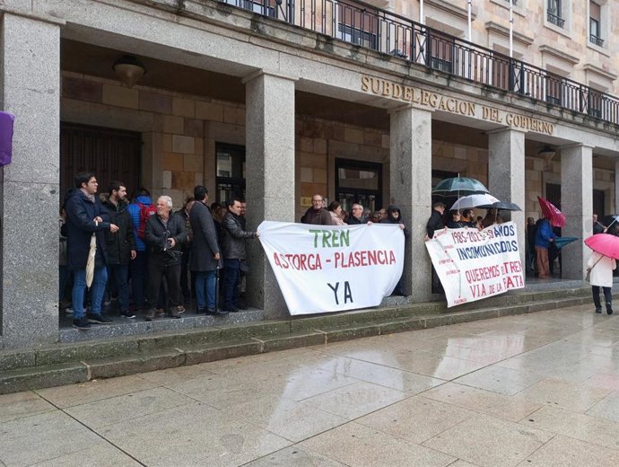 Concentración celebrada esta mañana frente a la Subdelegación del Gobierno en Zamora