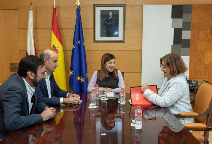 La presidenta de Cantabria, María José Sáenz de Buruaga, se reúne con representantes de USO