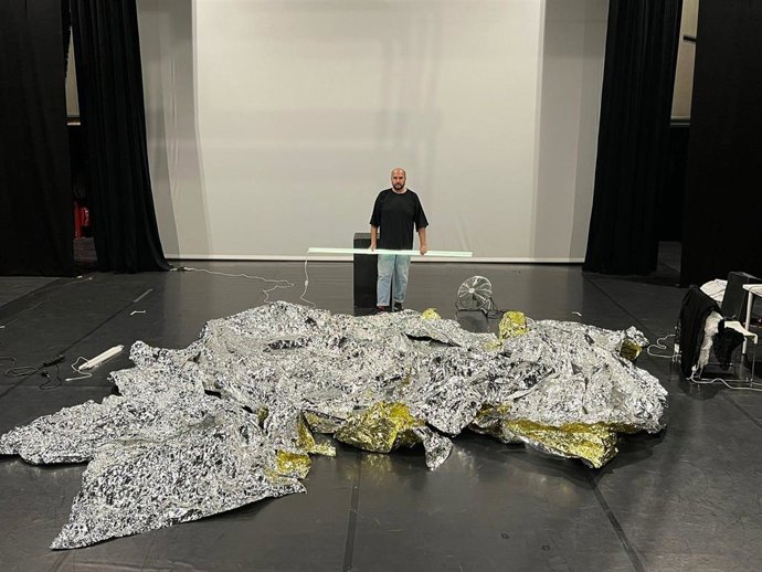 Imagen del creador Emilio Manzano durante su residencia en el Centro Párraga.