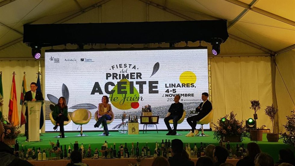 Inauguración de la X Fiesta del Primer Aceite de Jaén en Linares, con la intervención del presidente de la Diputación Provincial, Francisco Reyes.