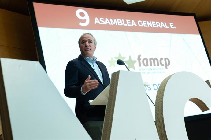 El presidente del Gobierno de Aragón, Jorge Azcón, durante su intervención en la Asamblea Extraordinaria de la FAMCP.