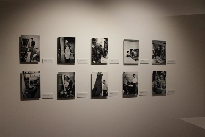 Fotografías de los artistas del grupo El Paso que forman parte de la  exposición El Paso. Signo de una época