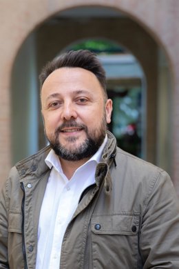 Archivo - El vicesecretario del Partido Popular de Granada, Francisco Almohalla, critica al ex alcalde Paco Cuenca y asegura que "el IBI no sube ni un céntimo para los pequeños comercios".