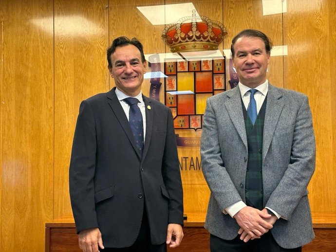 El alcalde de Jaén, Agustín González, en su comparecencia junto al primer teniente de alcalde, Manuel Carlos Vallejo.