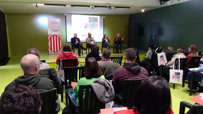 Una treintena de cargos locales electos participan en la jornada 'Som Joventut'