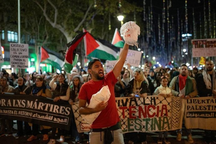 Unas 1.000 personas se manifiestan en Barcelona en apoyo a Palestina, según la Guardia Urbana