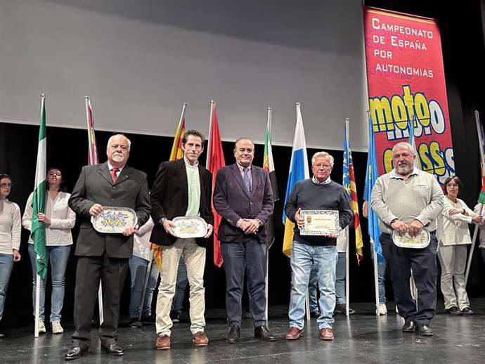 El alcalde de Talavera, José Julián Gregorio, en la gala de presentación del Campeonato de España de Motocross por Autonomías MX