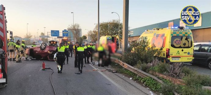 Accidente de tráfico en la Ronda Urbana Norte de Sevilla.
