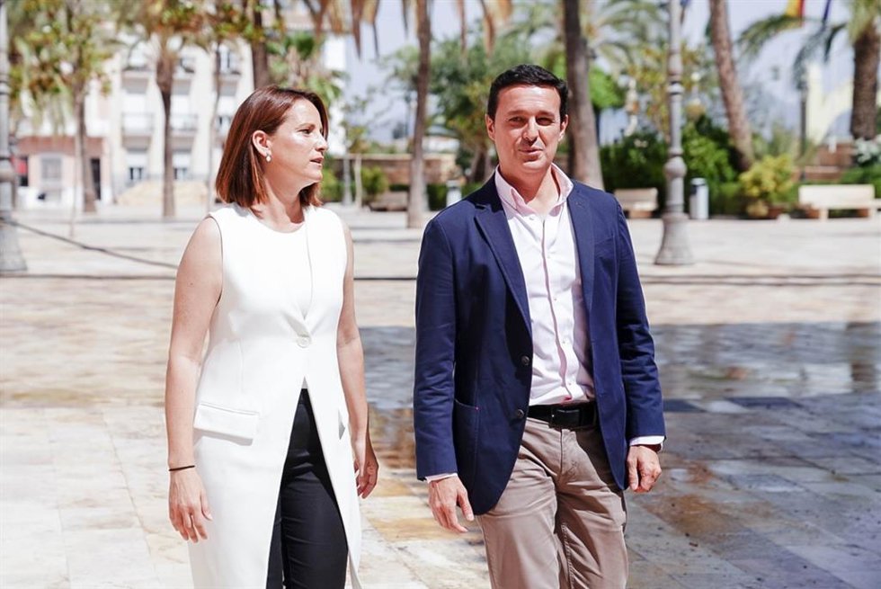 Imagen de archivo del presidente Javier Aureliano Garcia junto a la alcaldesa en una visita