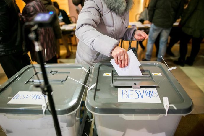 Archivo - Elecciones parlamentarias en Chisinau (Archivo)