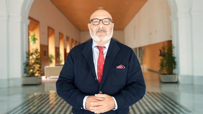 El parlamentario de Vox y portavoz de esta formación en la Comisión de Agricultura, Alejandro Hernández, pide a la Junta ayudas urgentes para el sector de la flor cortada.