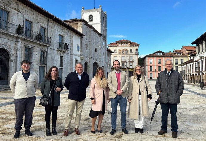 Reunión de la vicepresidenta Gimena Llamedo con alcaldes de Pravia, Muros del Nalón y Soto del Barco.