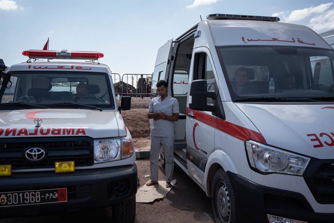 Archivo - February 6, 2024, Morocco: A medical worker is seen praying next to the ambulances.. Villagers living in Imlil in the Toubkal mountains, are still coming to terms with the destruction wrought by the earthquake last Friday. With many homes dama