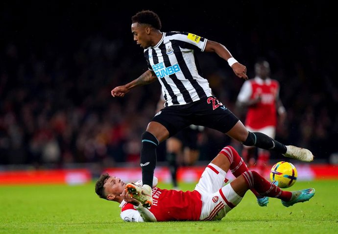 Archivo - Ben White y Joe Willock en el Arsenal-Newcastle del Emirates Stadium en la Premier League