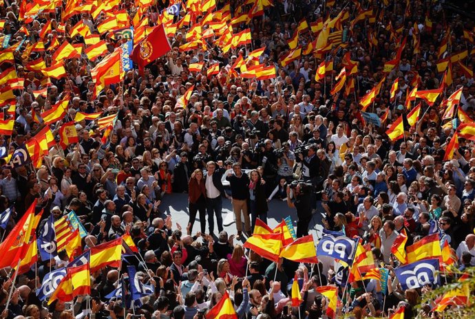 L'alcaldessa de Valncia, María José Catalá, el president del Partit Popular, Alberto Núñez Feijóo, el president del PPCV i president de la Generalitat Valenciana, Carlos Mazón, i la secretria general del Partit Popular, Cuca Gamarra