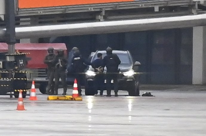 Detenció de l'home armat a l'aeroport d'Hamburg