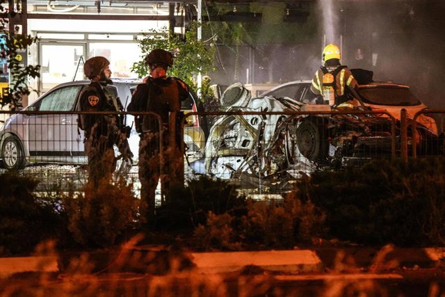 Impacto de un cohete de Hezbolá en Kiryat Shmona, en el norte de Israel