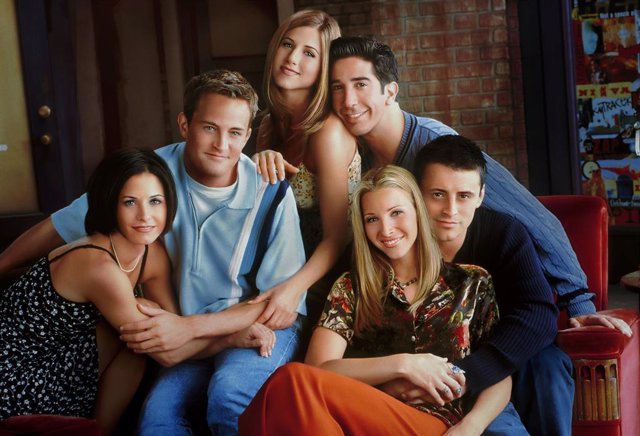 El funeral privado de Matthew Perry reúne a Jennifer Aniston, Courteney Cox y el resto de protagonistas de Friends