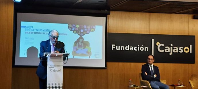 El Defensor del Pueblo andaluz, Jesús Maeztu, en la inauguración de la jornada sobre 'Bióetica y Salud mental: desafíos comunes en la población vulnerable'.