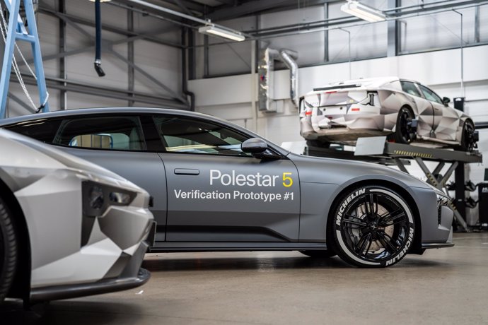 El prototipo del Polestar 5, que se empezará a fabricar en 2025.