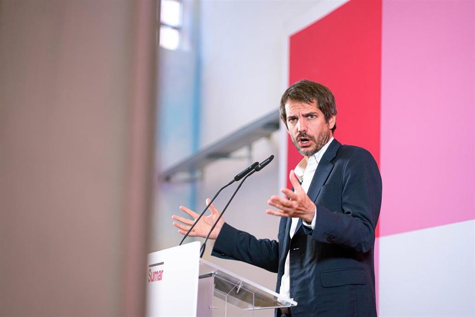 El portavoz de Sumar, Ernest Urtasun, ofrece una rueda de prensa, en el Espacio Rastro, a 6 de noviembre de 2023, en Madrid (España). 