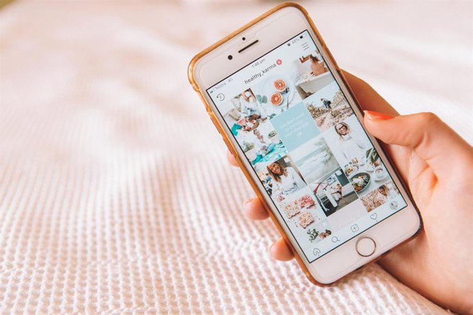 Perfil de influencer en red social
