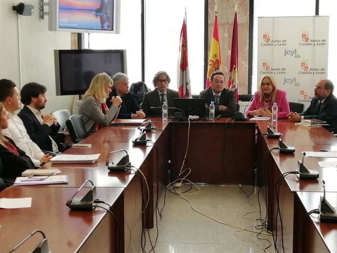 Letrados de la Junta y fiscales de CyL profundizan en León sobre las conductas delictivas de los menores de edad.