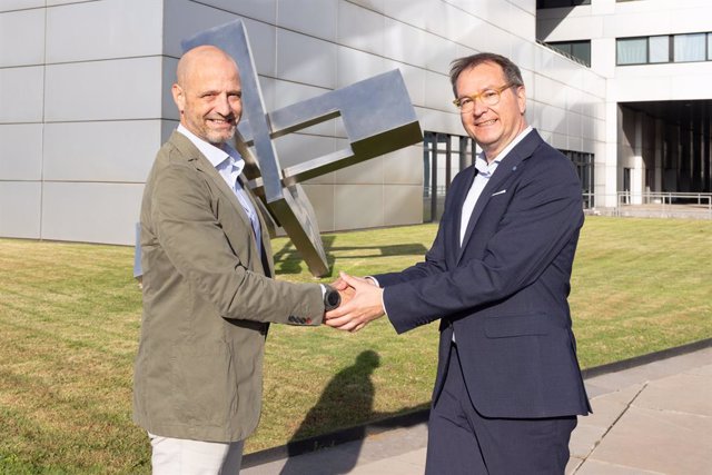 Caser y Fintonic firman un acuerdo de comercialización exclusiva de seguros