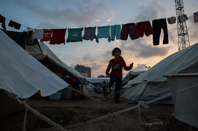Desplazados palestinos en la zona de Jan Yunis, en la Franja de Gaza