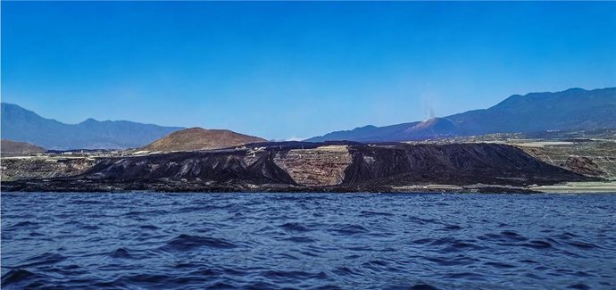 Vista del delta lávico formado tras la erupción volcánica de 2021 en la isla de La Palma