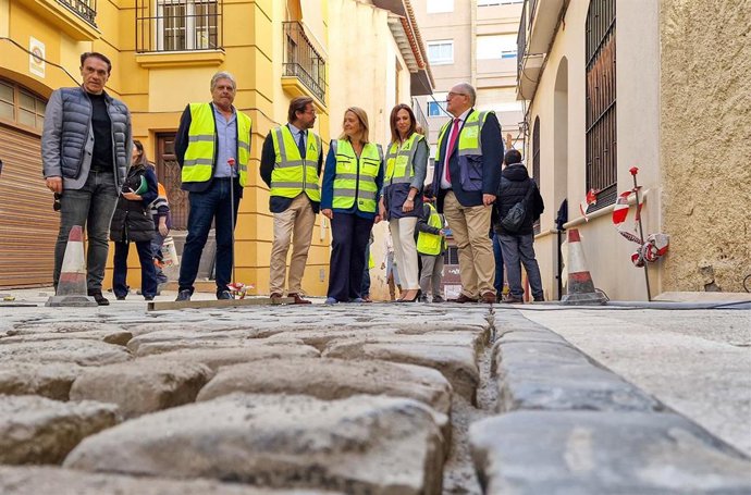 Visita de Junta y Ayuntamiento de Motril a calles del centro histórico