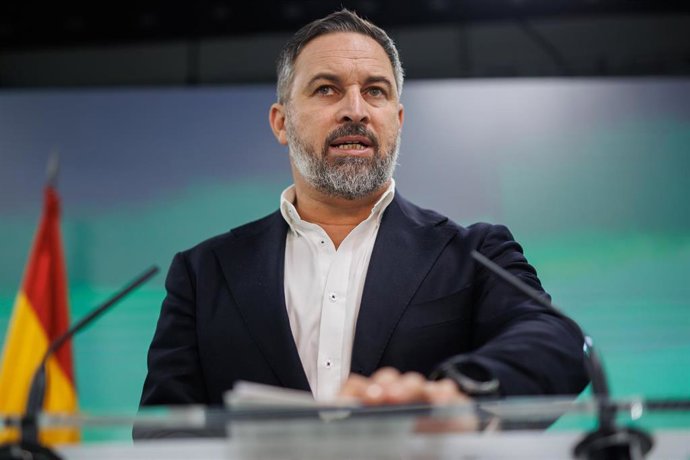 El líder de VOX, Santiago Abascal, durante una rueda de prensa tras la reunión del Comité de Acción Política de VOX, en la sede nacional del partido, a 6 de noviembre de 2023, en Madrid (España). 