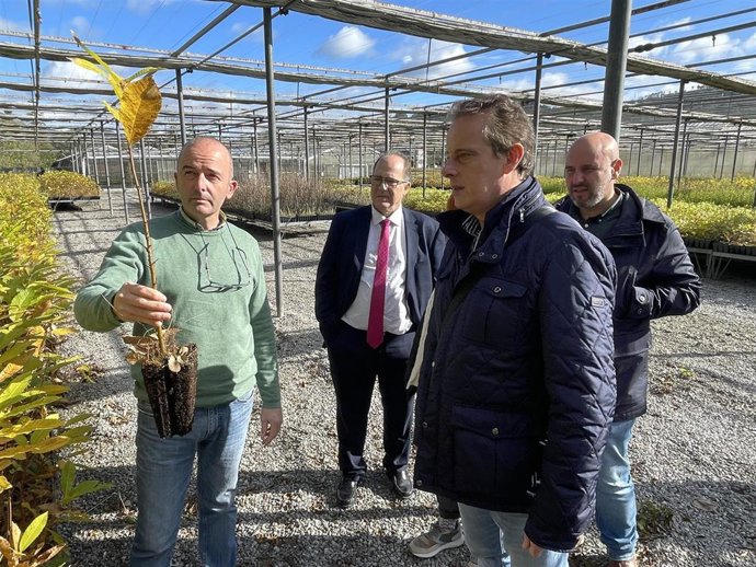 El consejero de Medio Rural y Política Agraria, Marcelino Marcos, visita el centro de Alerta y Control de Plagas y Especies Invasoras