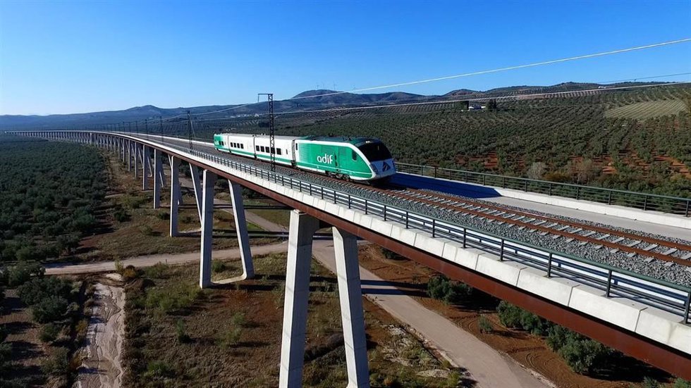 Archivo - Tren auscultador.
