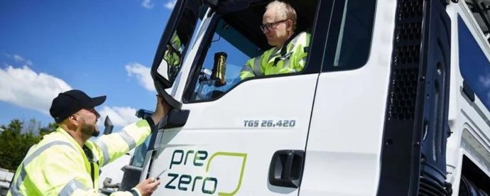 Trabajadores de PreZero, empresa que se ha sumado a la iniciativa 'Compromiso Integra', de Fundación Integra, para fomentar la integración laboral de personas en situación de exclusión social severa y con discapacidad.