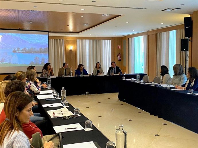 Jueces y fiscales analizan en Sevilla la normativa sobre especies protegidas y maltrato animal.