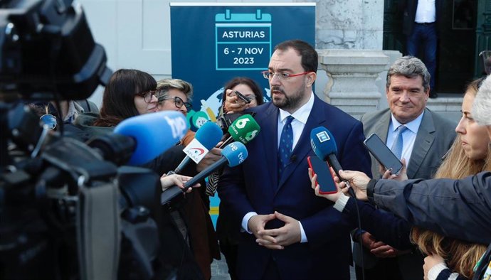 Adrián Barbón en Colombres