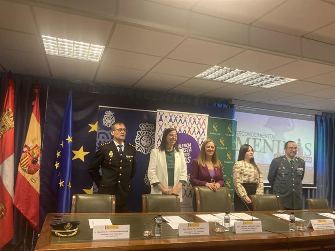 Francisco Javier Oterino (i), Alicia Villar, Virginia Barcones, Jessica Martíez y Andrés Manuel Velarde.