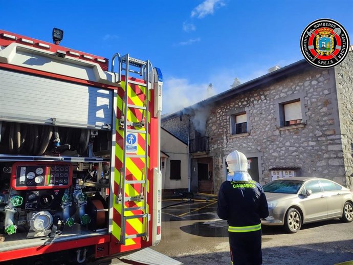 Incendio de una vivienda en Guarnizo (Astillero).