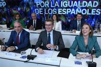Feijóo acusa a Sánchez de querer "amnistiar" de los que llamaban "piolines" a los policías y procesar a los jueces