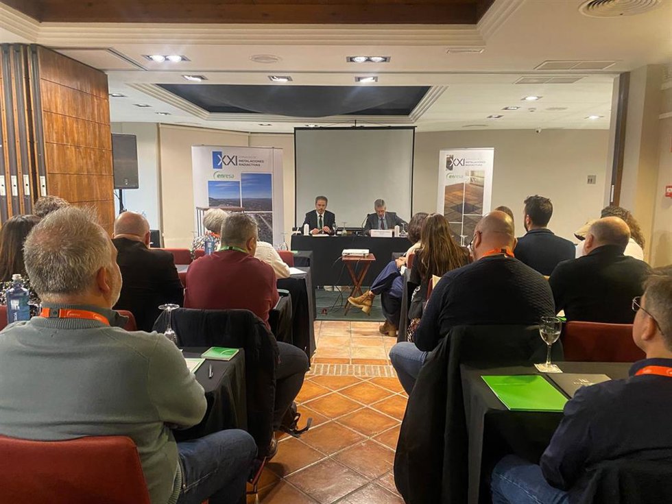 Navarro (al fondo, dcha.) interviene en Córdoba en la inauguración de las XXI Jornadas de Residuos Radiactivos de Instalaciones Radiactivas
