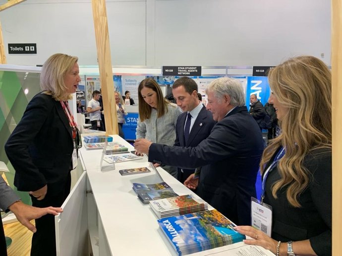 El presidente del Consell de Mallorca, Lloren Galmés, y el conseller insular de Turismo, José Marcial Rodríguez en la WTM.