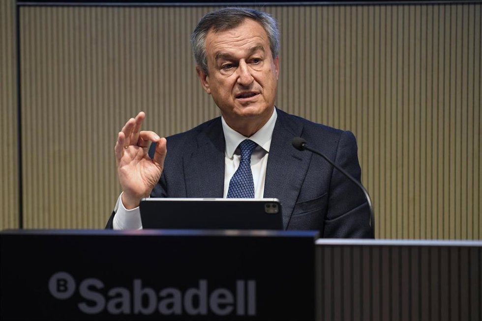 El consejero delegado del Banco Sabadell, César González-Bueno, interviene durante la presentación de resultados del tercer trimestre del banco Sabadell, en la sede de banco Sabadell, a 26 de octubre de 2023, en Madrid (España). Banco Sabadell ha obteni