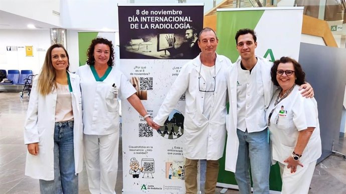 Se han dispuesto paneles informativos en los cinco centros del complejo hospitalario.