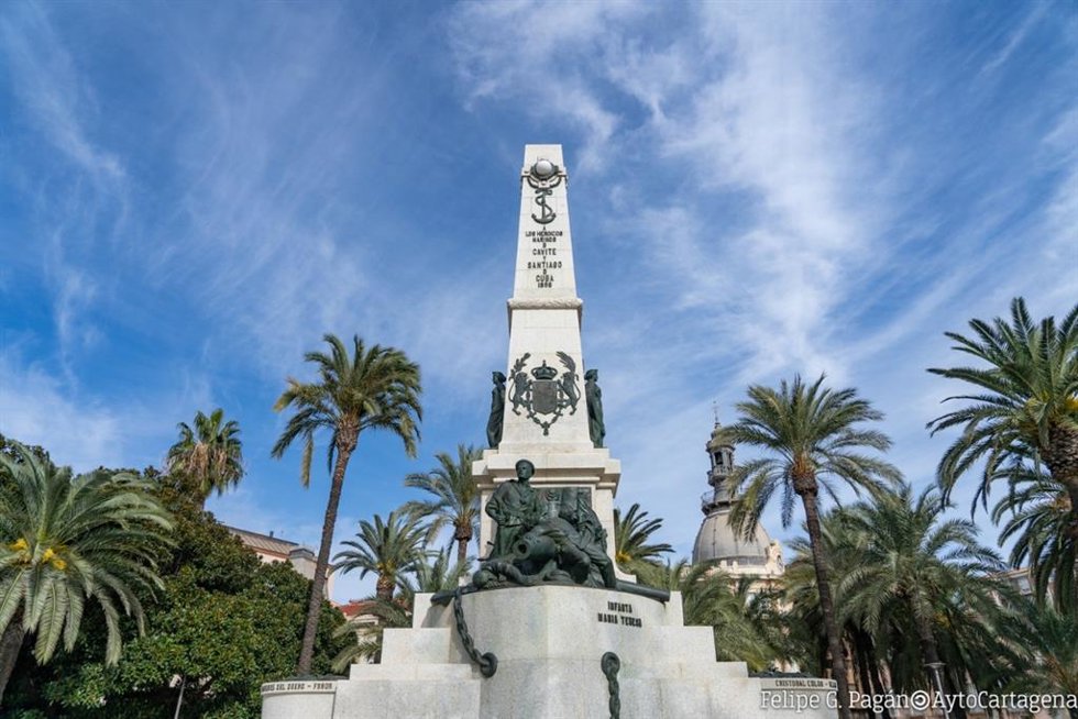 El monumento Héroes de Cavite y Santiago de Cuba