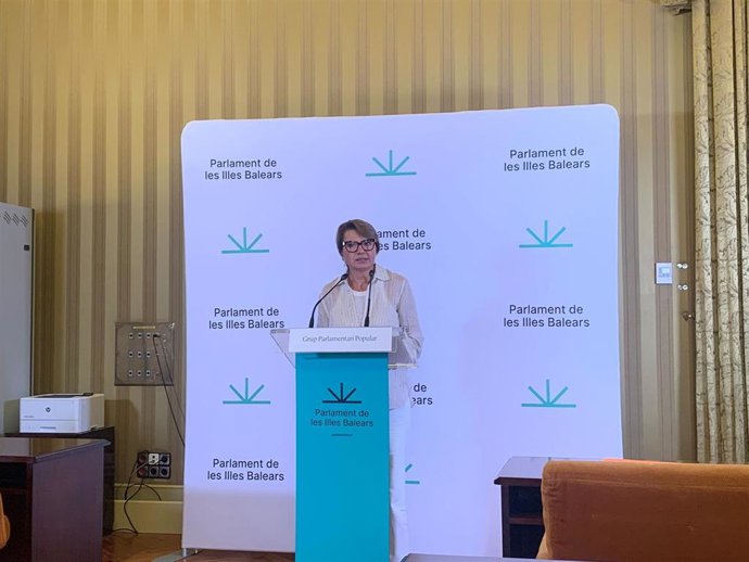 Archivo - La portavoz parlamentaria adjunta del PP, Marga Durán, en rueda de prensa. Archivo.