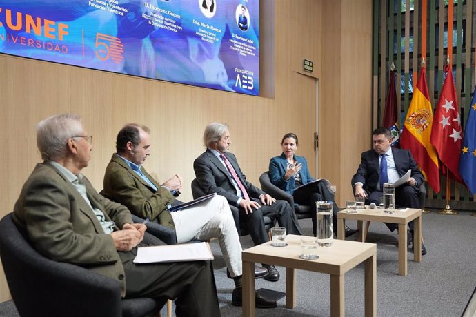 La directora general de la AEB, María Abascal,  en el evento Digitalización y mayores: presente y futuro, organizado por el Instituto Español de Banca y Finanzas.